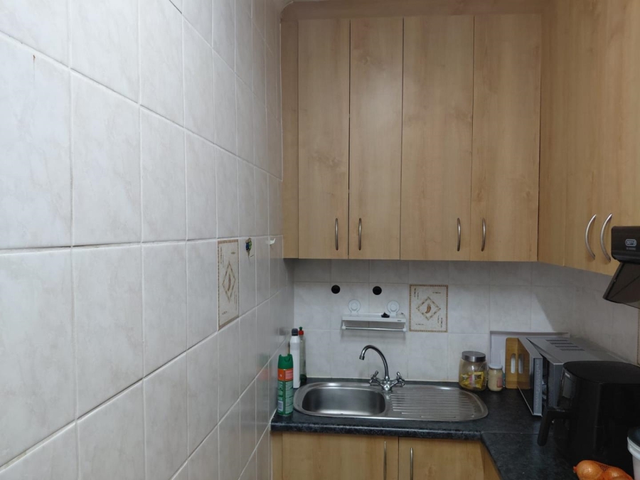 To Let 1 Bedroom Property for Rent in Monte Vista Western Cape
